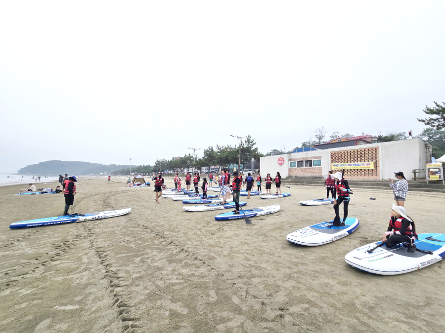 충남 서천군 춘장대해수욕장에서 운영 중인 '2026 해양레저스포츠 체험교실'